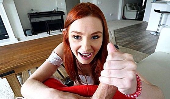 Красивая Elle Alexandra раздевается и мастурбирует киску