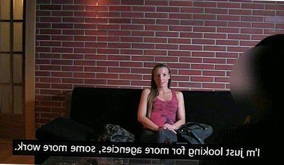 Порно: Тут деваха начала стонать от удовольствия, а напоследок замутила отсос и проглотила сперму
